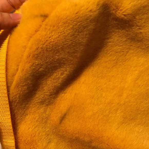 Vintage Disney Y2K Plush Winnie the Pooh Face Backpack - Picture 5 of 6